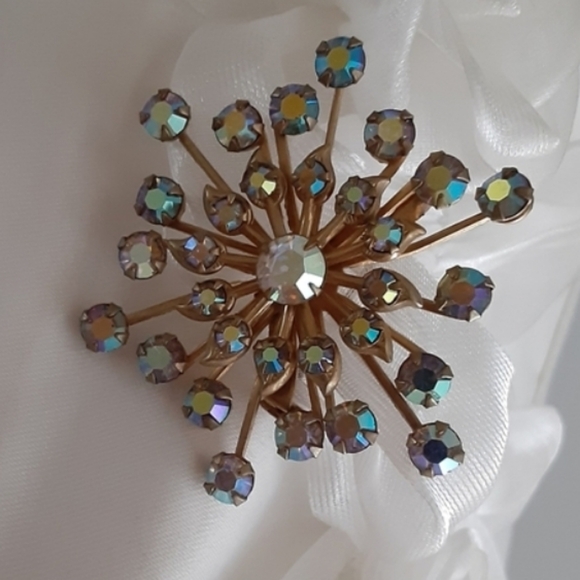 Jewelry - Vintage Rainbow Multicolor Aurora Borealis Starburst Snowflake Cluster Brooch
